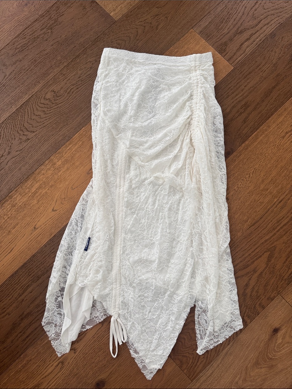 Asymmetrical White Lace Handkerchief Hem Skirt